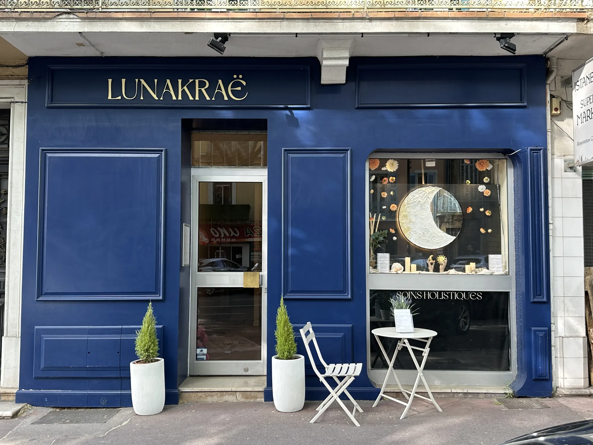 La devanture de l’institut Lunakraë, 19 avenue Lazare Carnot à Draguignan